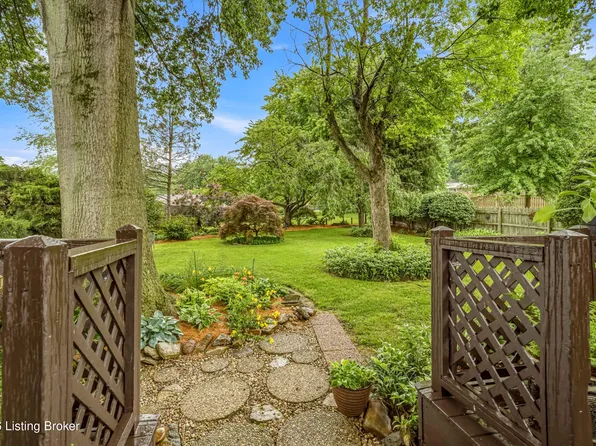 9008 Shevie Dr, Louisville, KY 40272