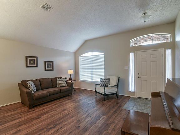 5th image of 1800 Walnut Hills Ln