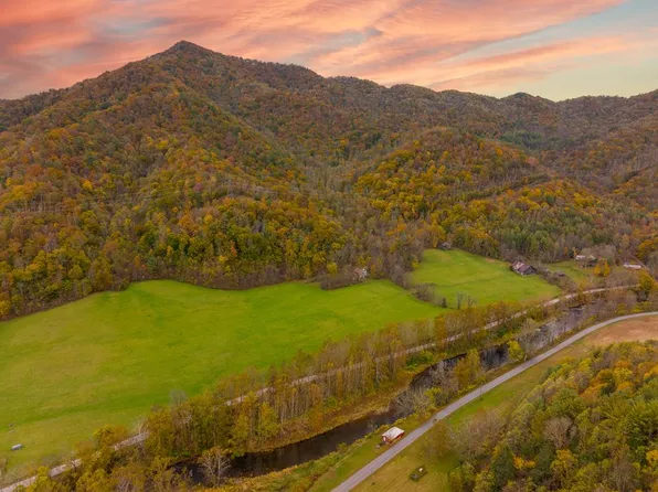 65 Lucille Ln, Burnsville, NC 28714