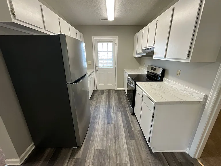 2413 Robbins St — Photo 8