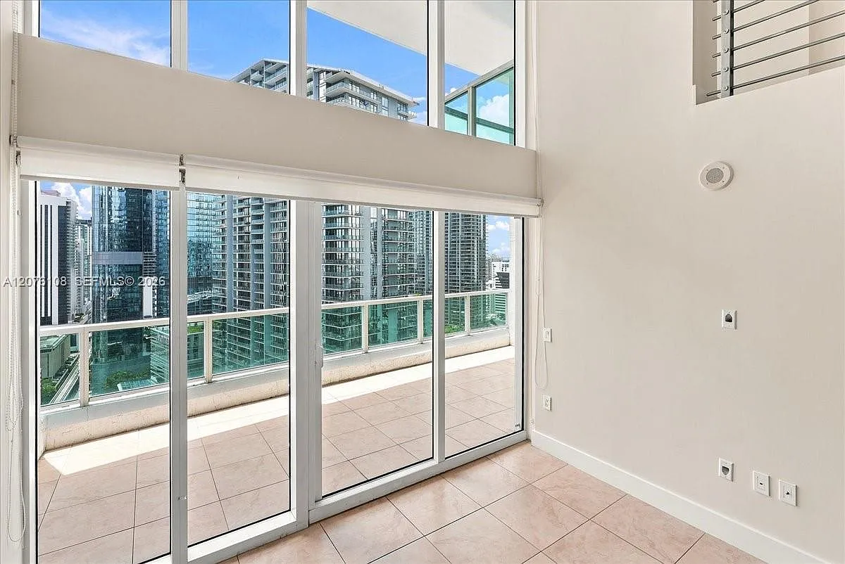 Brickell On The River S T — Photo 1