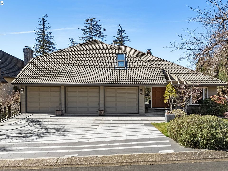 1st image of 1001 SW Summit View Dr