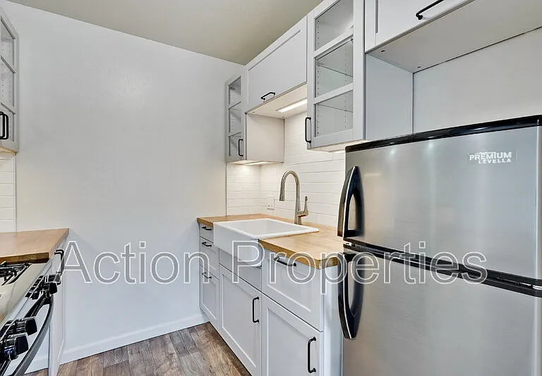 1084 Wentworth St #4 — Photo 24