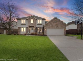 53260 Forestglade Dr, Chesterfield, MI