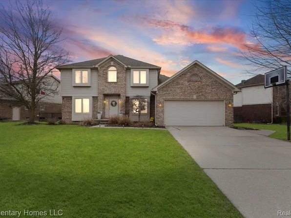 53260 Forestglade Dr, Chesterfield, MI 48047