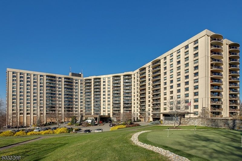 1st image of 2 Claridge Dr #1GE-113