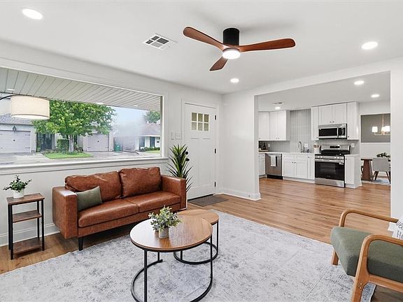 5th image of 814 Waltham St
