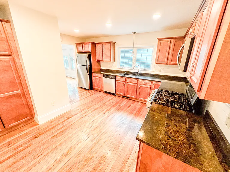 251 Brown St #2 — Photo 9