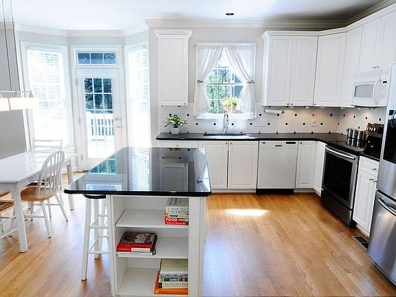 4th image of 15 Mainsail Ct