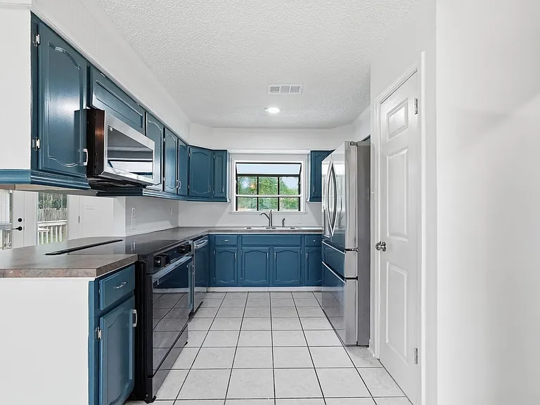 32 Cascabellas St — Photo 11