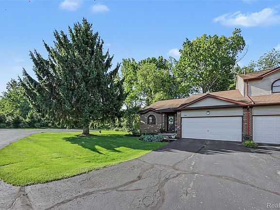 2nd image of 9031 E Lake Rd #43