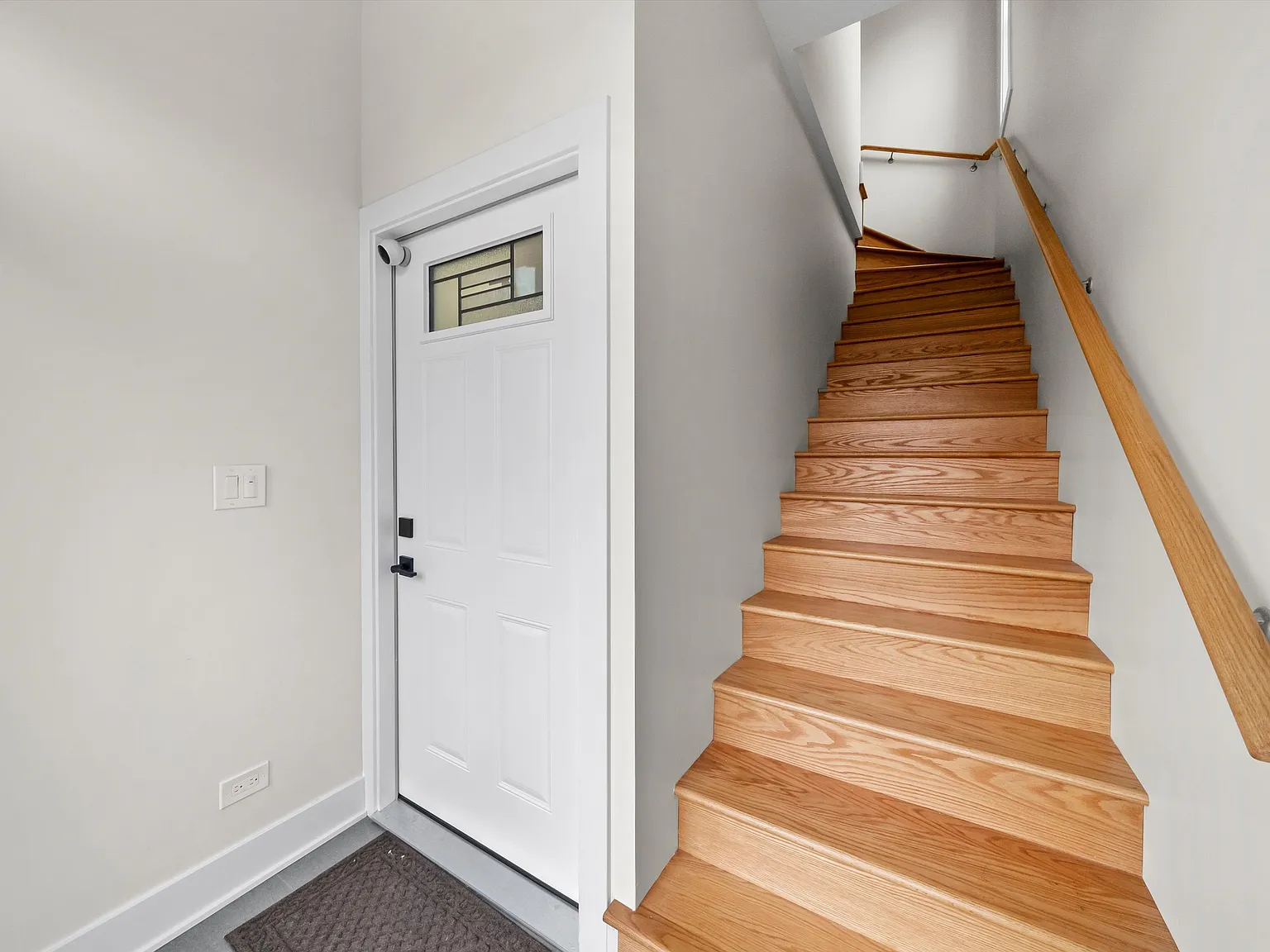 2 bed, 1000 sqft, $2,050 — Photo 3