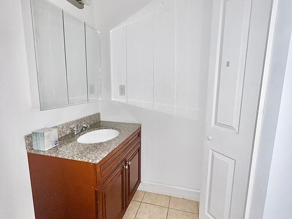 5th image of 1030 Wood St #F2