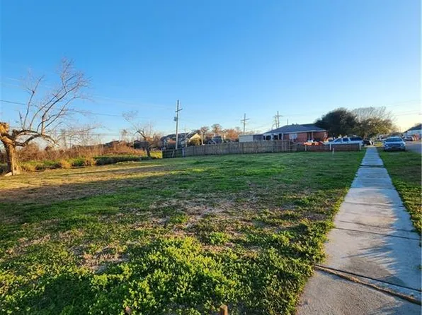 517 Cougar Dr, Arabi, LA 70032