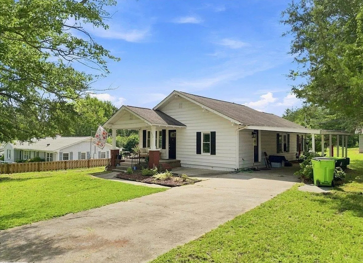 Edgewood Ave, Landrum — Photo 1