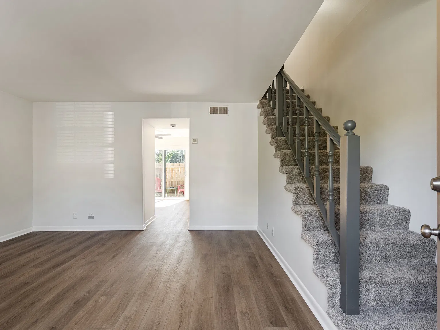 2 bed, 1.5 bath, 1080 sqft, $1,490 — Photo 2