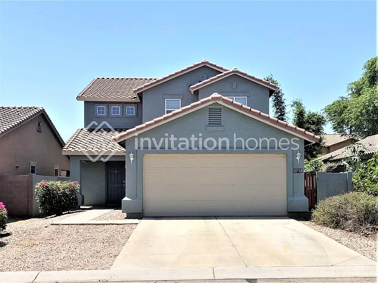 1425 E Lakeview Dr — Photo 1
