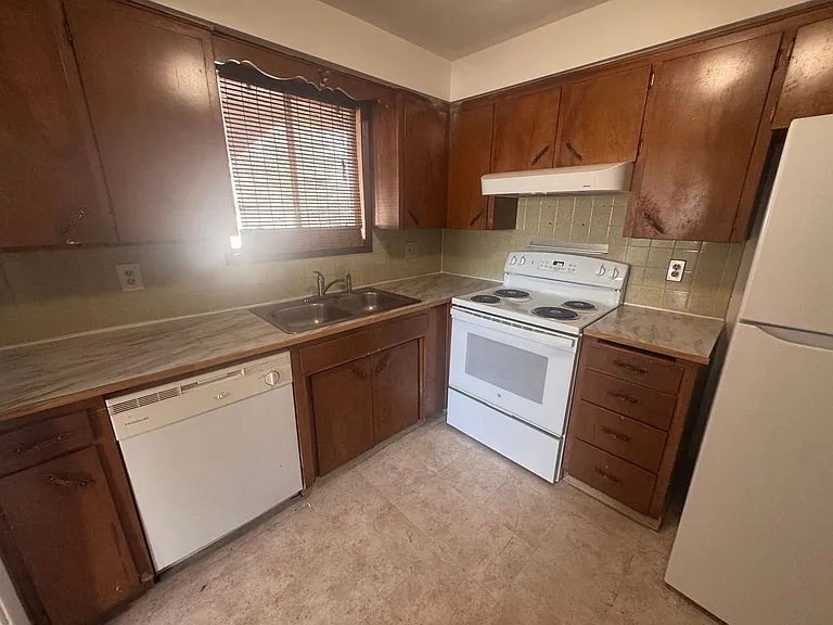 1228 E North Ave — Photo 5