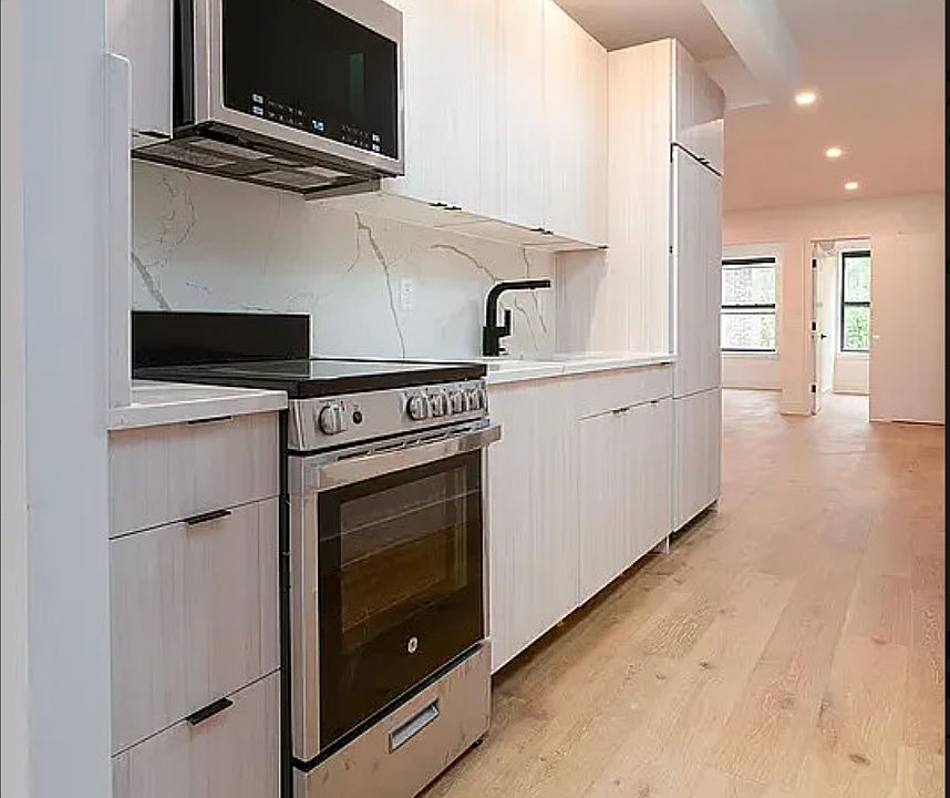 1st image of 164 E 7th St #5