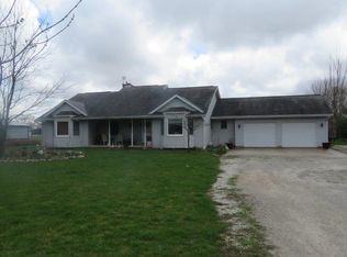 12194 E 2000 North Rd, Pontiac, IL 61764