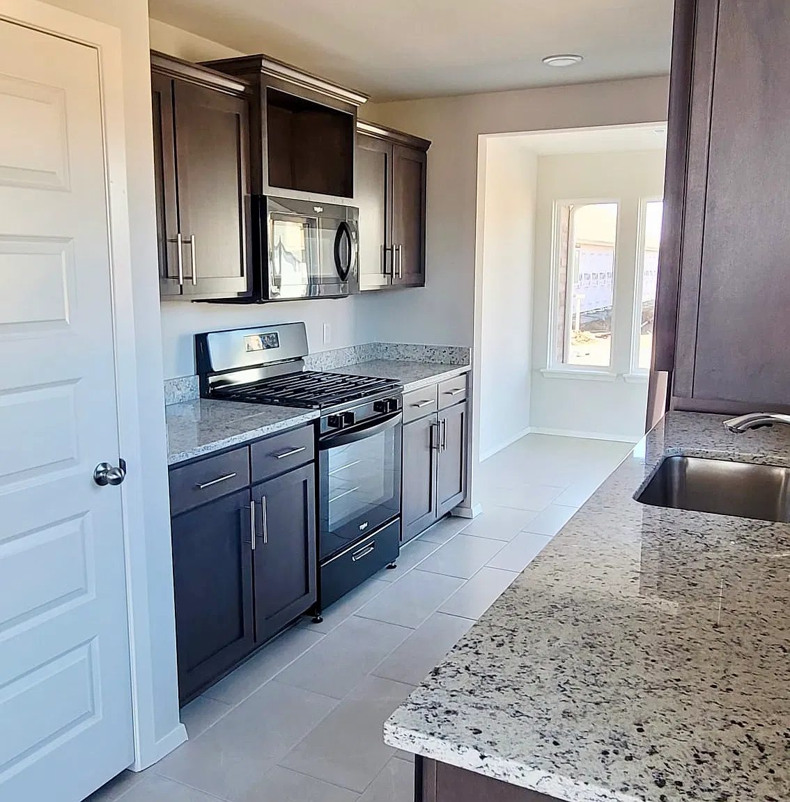 3 bed, 1196 sqft, $1,315 — Photo 3