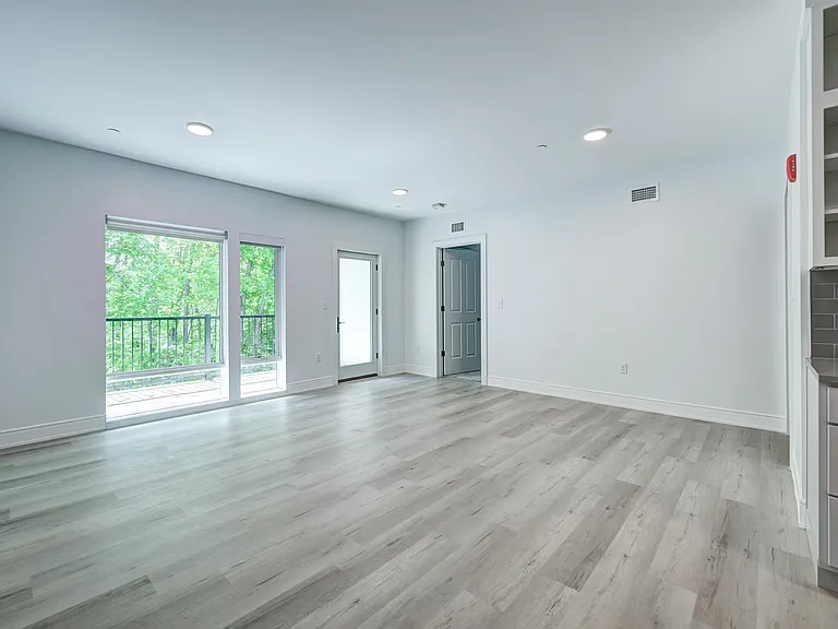 2059 Lafayette Rd #203 — Photo 5