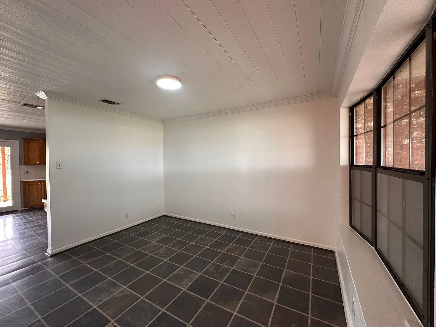 Amazing 4 bedroom home on the edge of town with room to roam — Photo 2