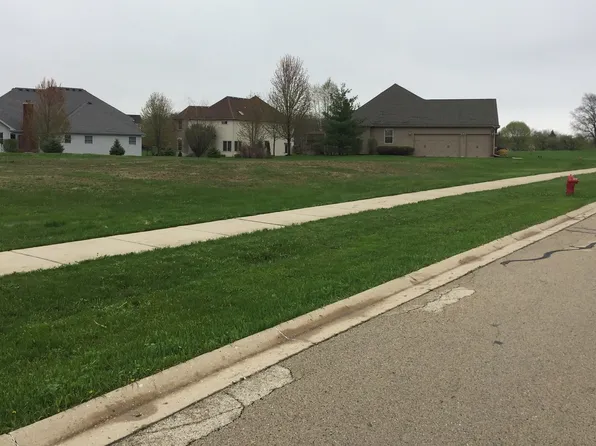 684 Greenfield Rd, Sugar Grove, IL 60554