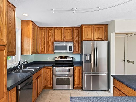 5th image of 807 2nd Ave S