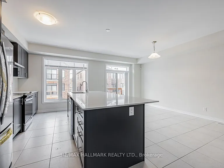 91 Elkington Cres — Photo 12