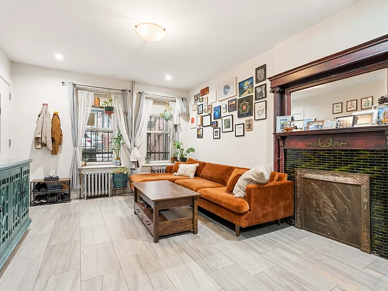 206 W 137th St #GARDEN — Photo 2