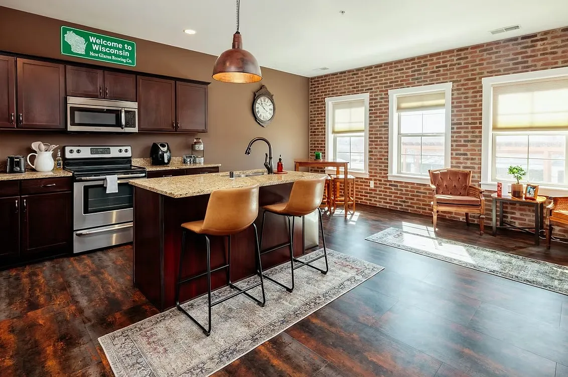 Phoenix Apartments — Photo 2
