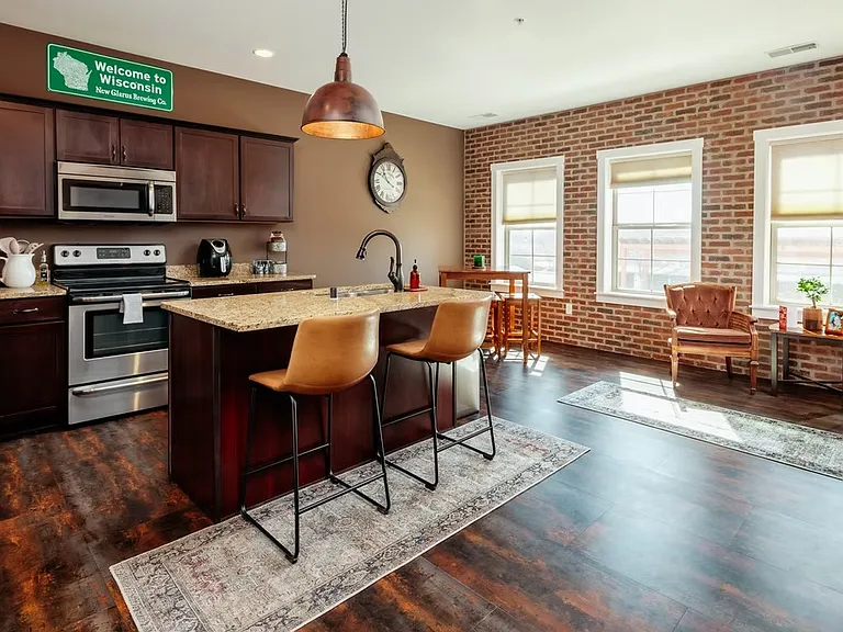 Phoenix Apartments — Photo 2