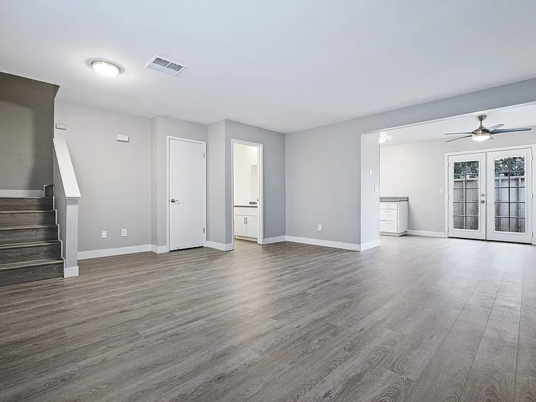 Oak Park Townhomes — Photo 13