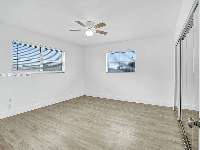 114 SE 8th St #105 — Photo 15
