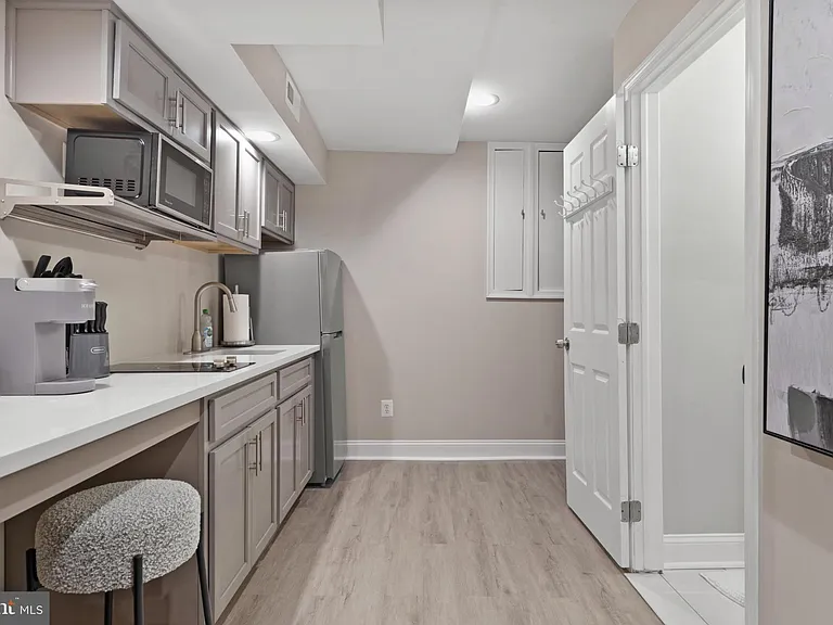 2219 E Chase St — Photo 57