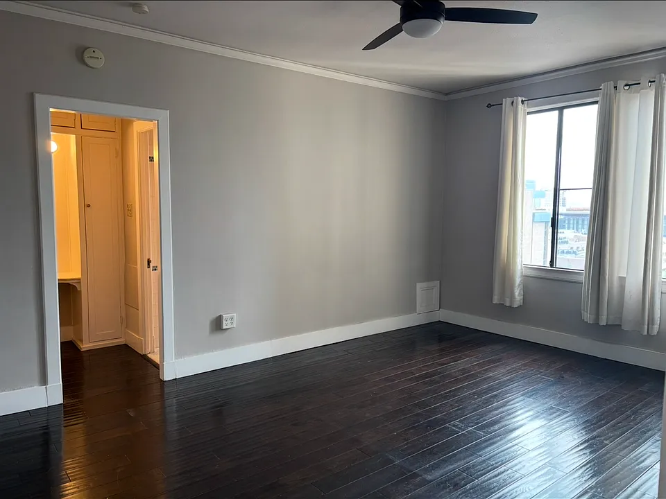 315 W 3rd St