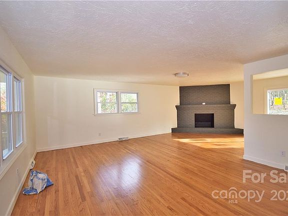 2nd image of 3235 Debbie Dr