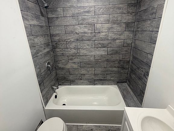 5th image of 1027 Alvord Ave