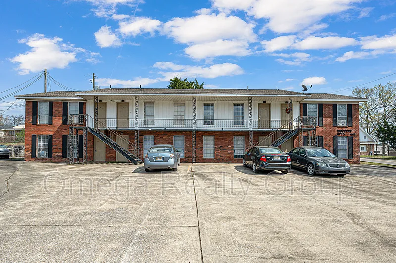 Woodcrest Apartments — Photo 1