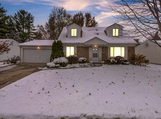2916 Colchester Rd, Lansing, MI 48906