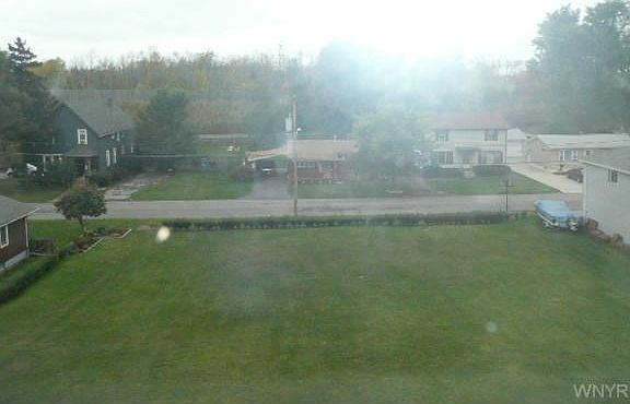 3rd image of 104 Aurora Ave