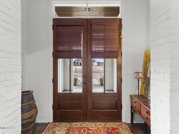 4th image of 115 Crossview Pl