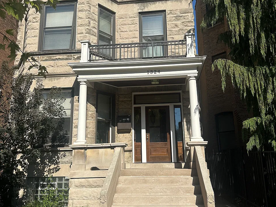 1324 W Cornelia Ave #3