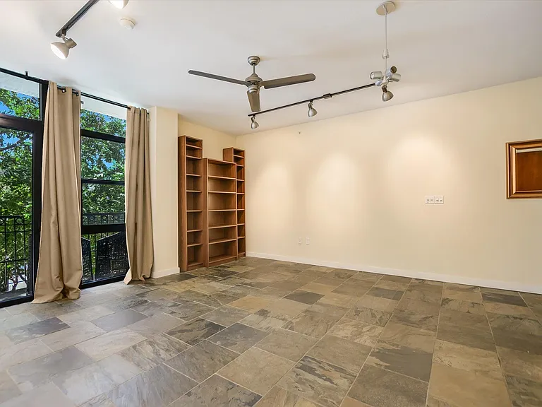 1812 West Ave #100 — Photo 2