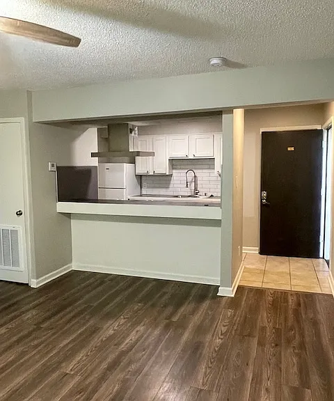 Sycamore Village — Photo 5