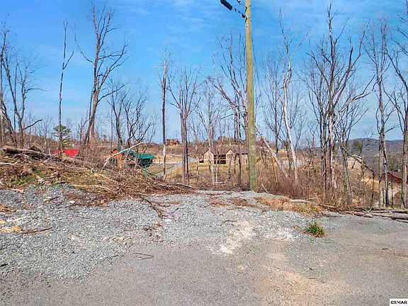 3rd image of 641 Sunset Ln