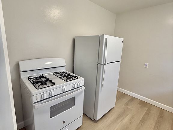 2nd image of 939 Carson St #939