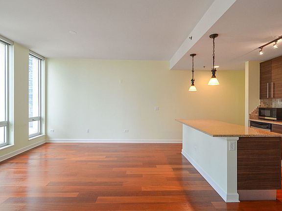 3rd image of 1400 S Michigan Ave APT 1109