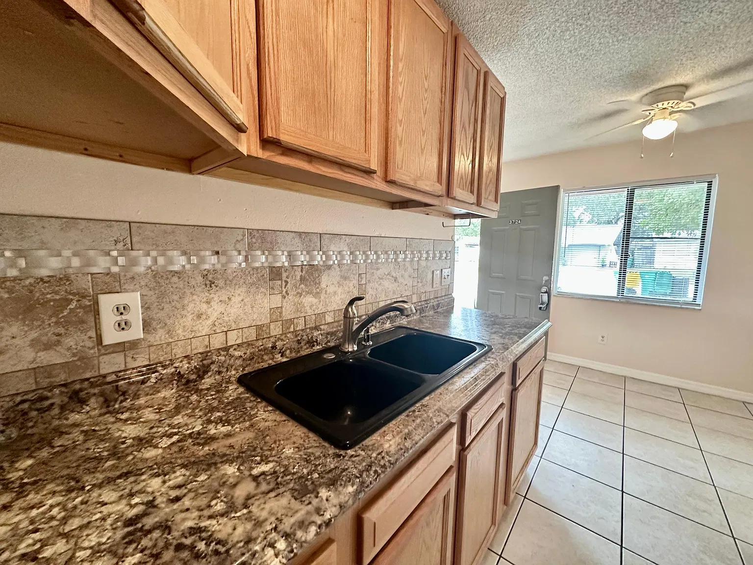 2 bed, 700 sqft, $1,350 — Photo 4